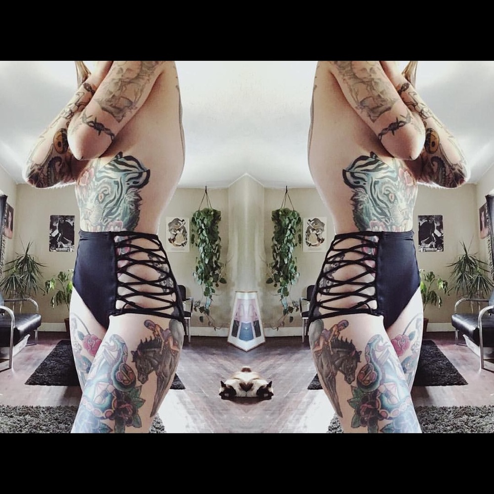 NWT Moldie Goldies Hardtail lace up bottoms